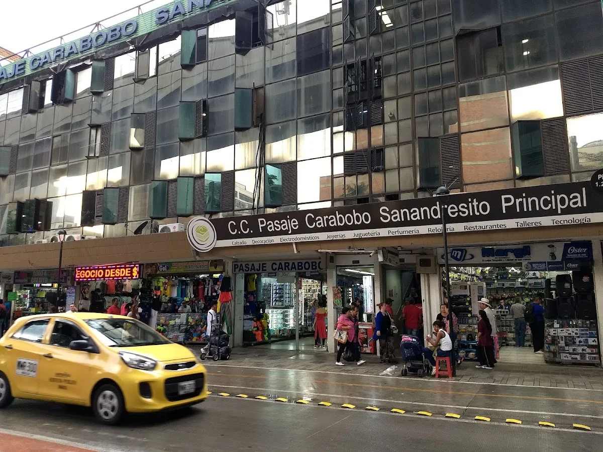 C.C San Andresito Principal almacén la viña local 318