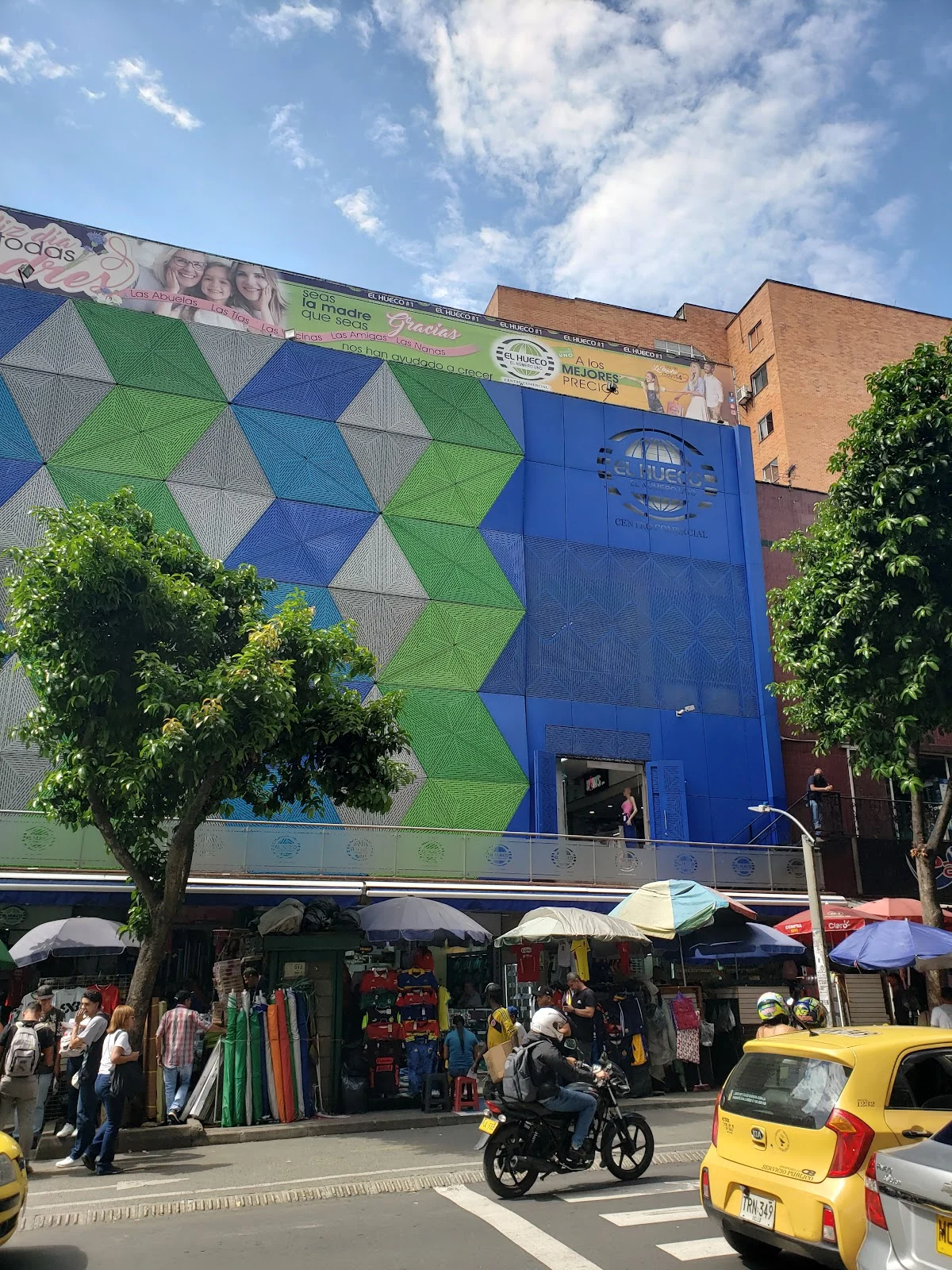 Centro Comercial el Hueco Número Uno.