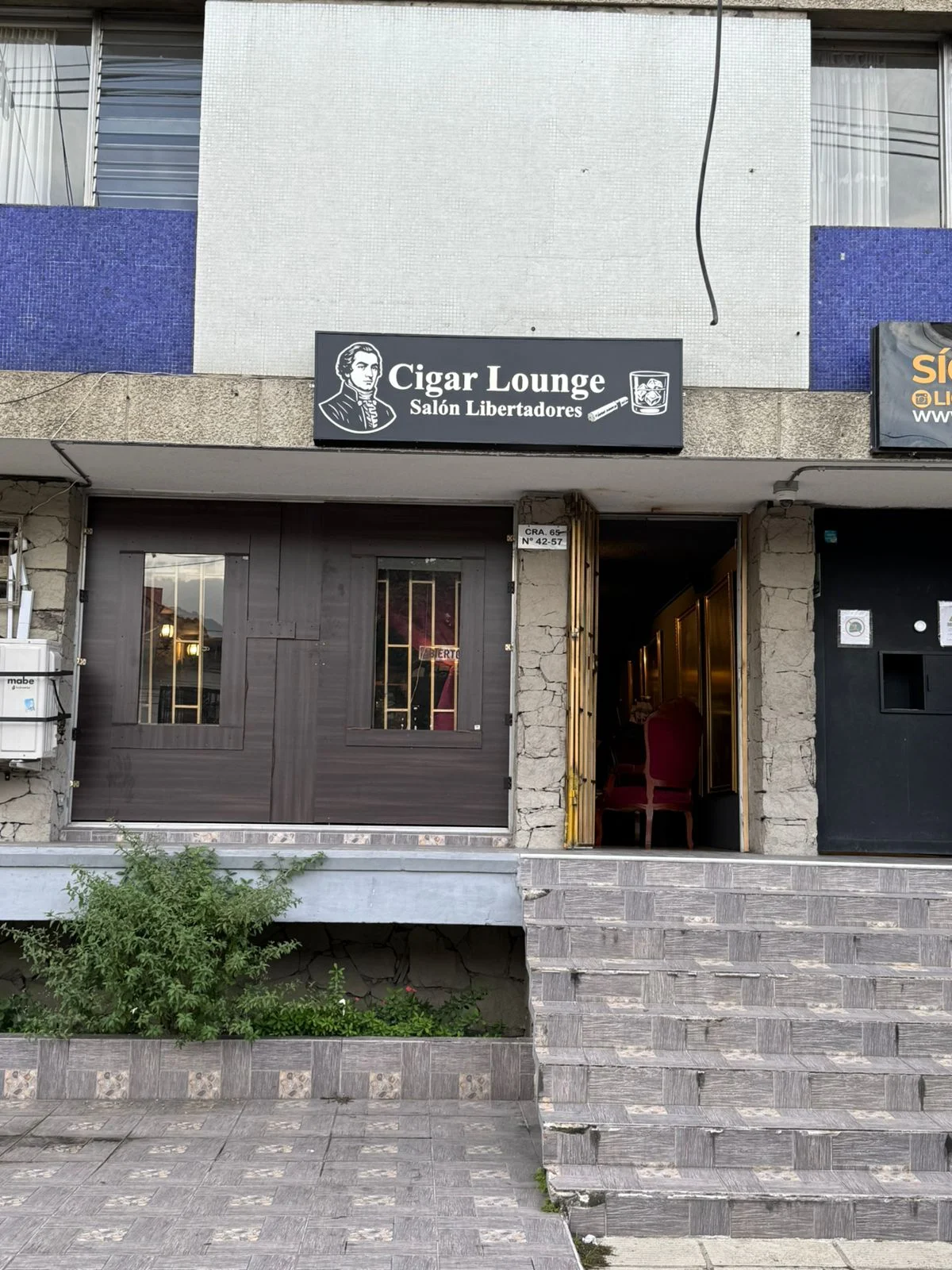 Cigar Lounge Medellín Salón Libertadores