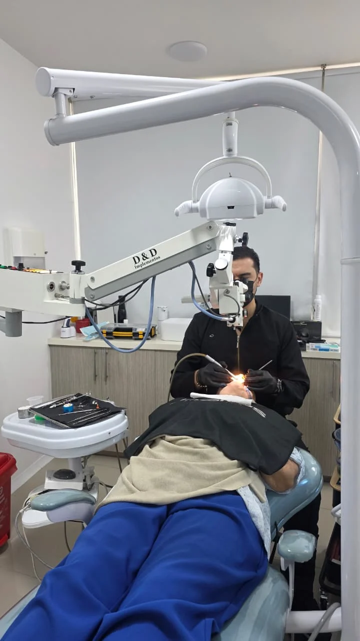 Dr Alejandro Orozco Urrea Odontólogo - Endodoncista