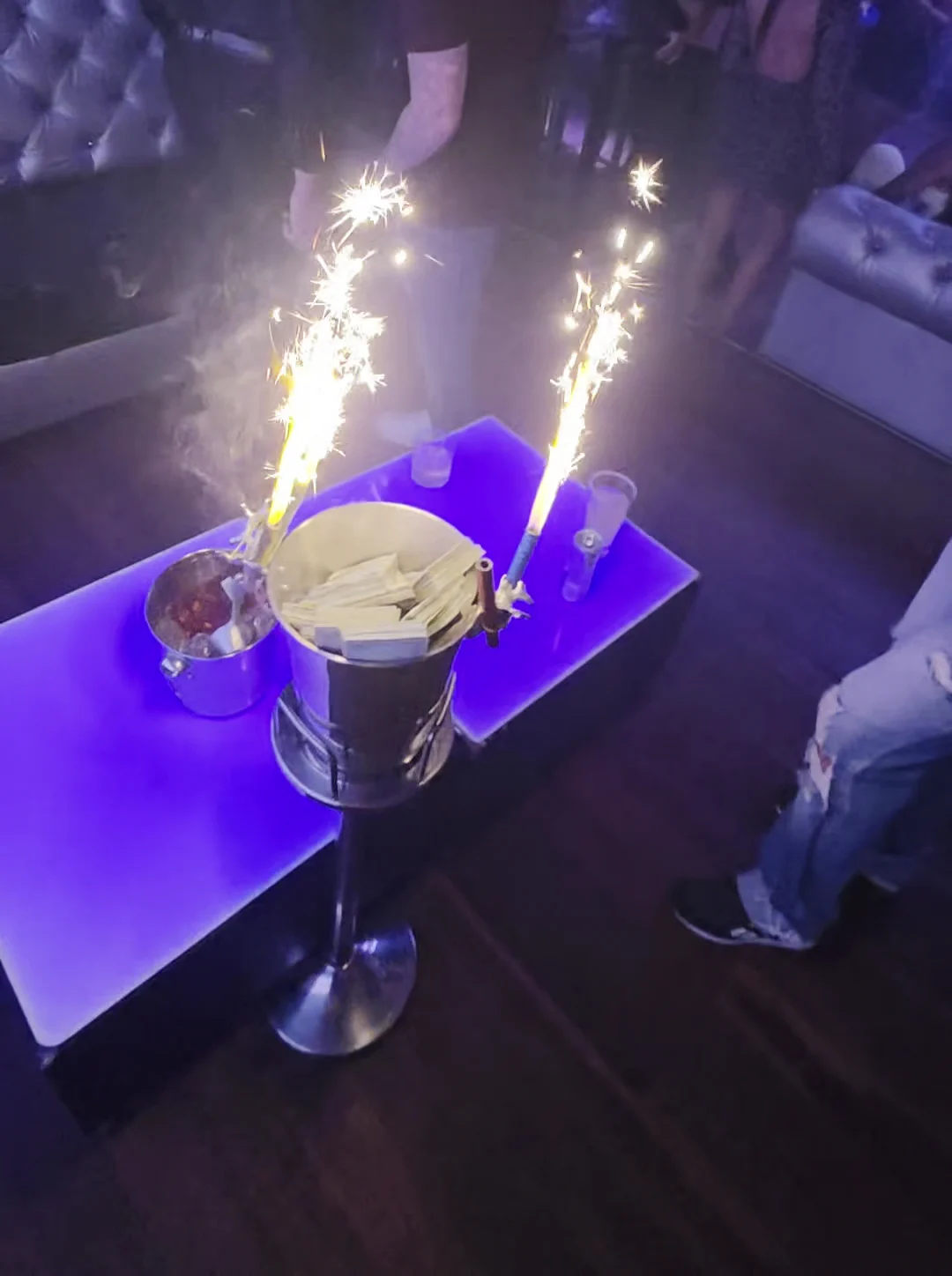 Gusto Night Club - 2