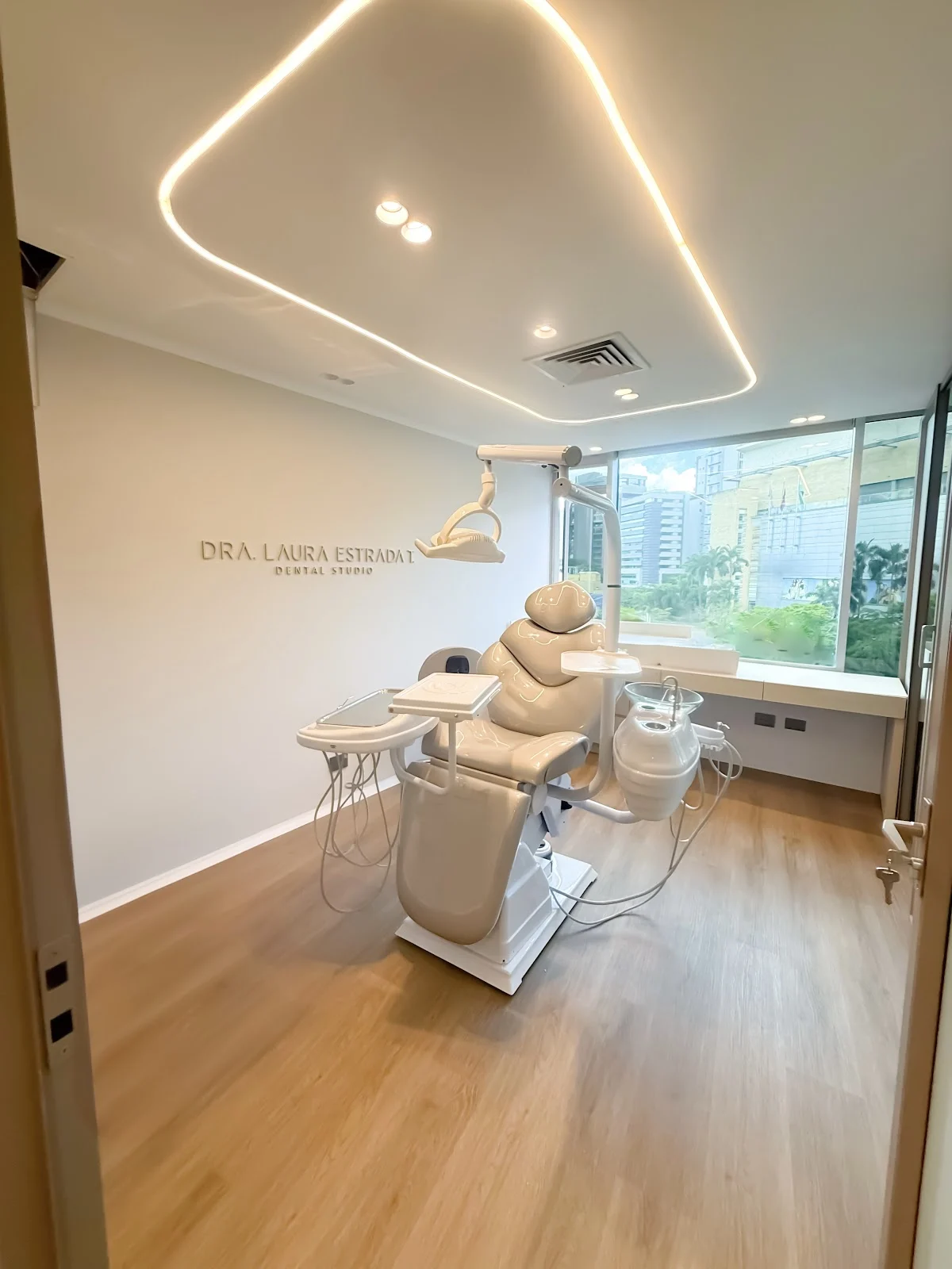 LET Dental Studio
