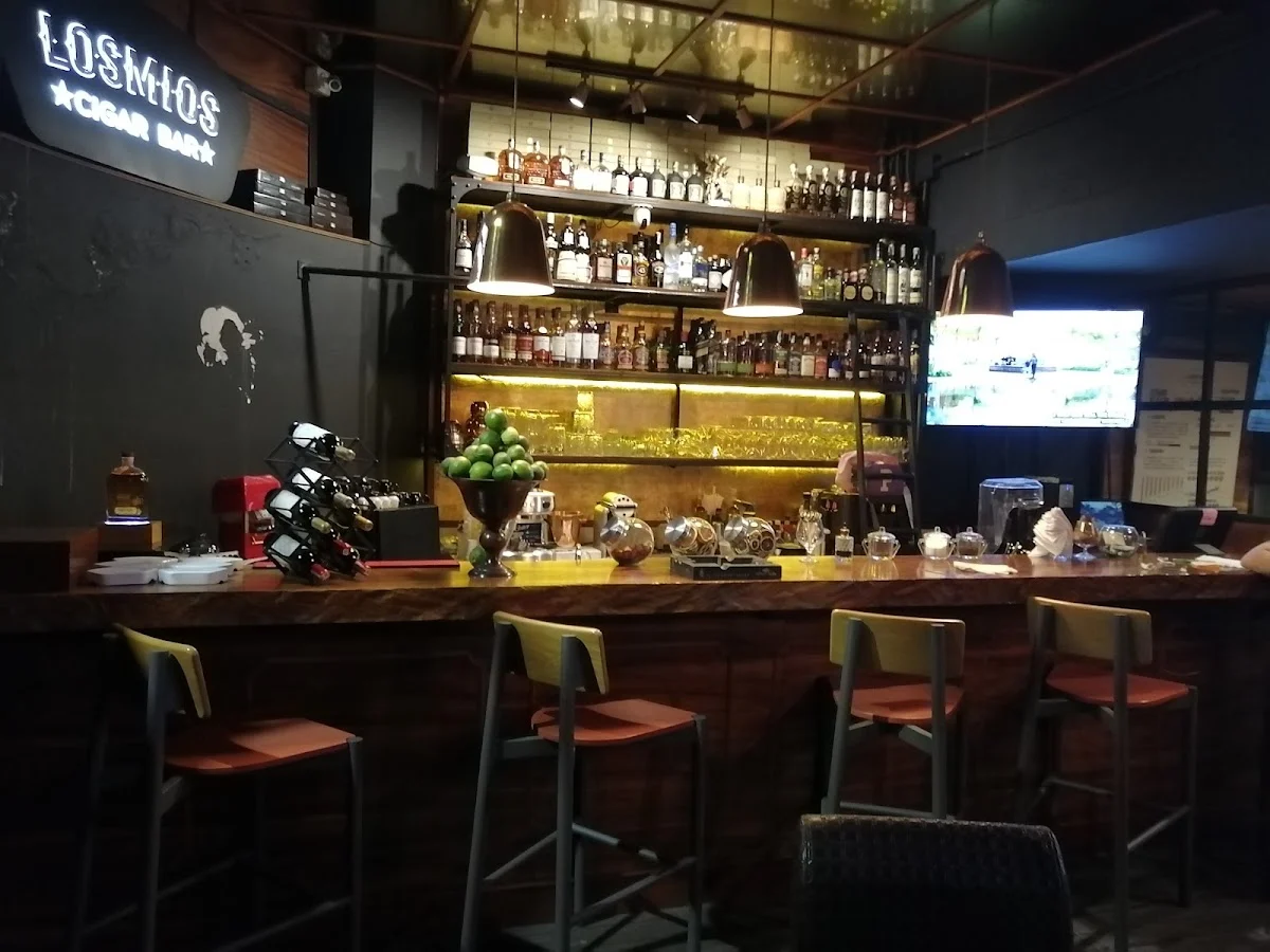 Losmios Cigar Bar - 4