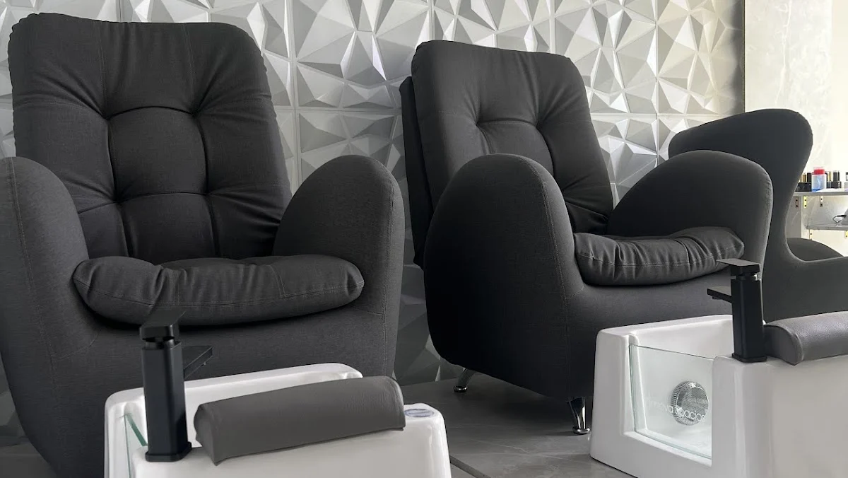 Nail Salon Poblado | Manicure | Pedicure | Foot massage | Facial | Wax