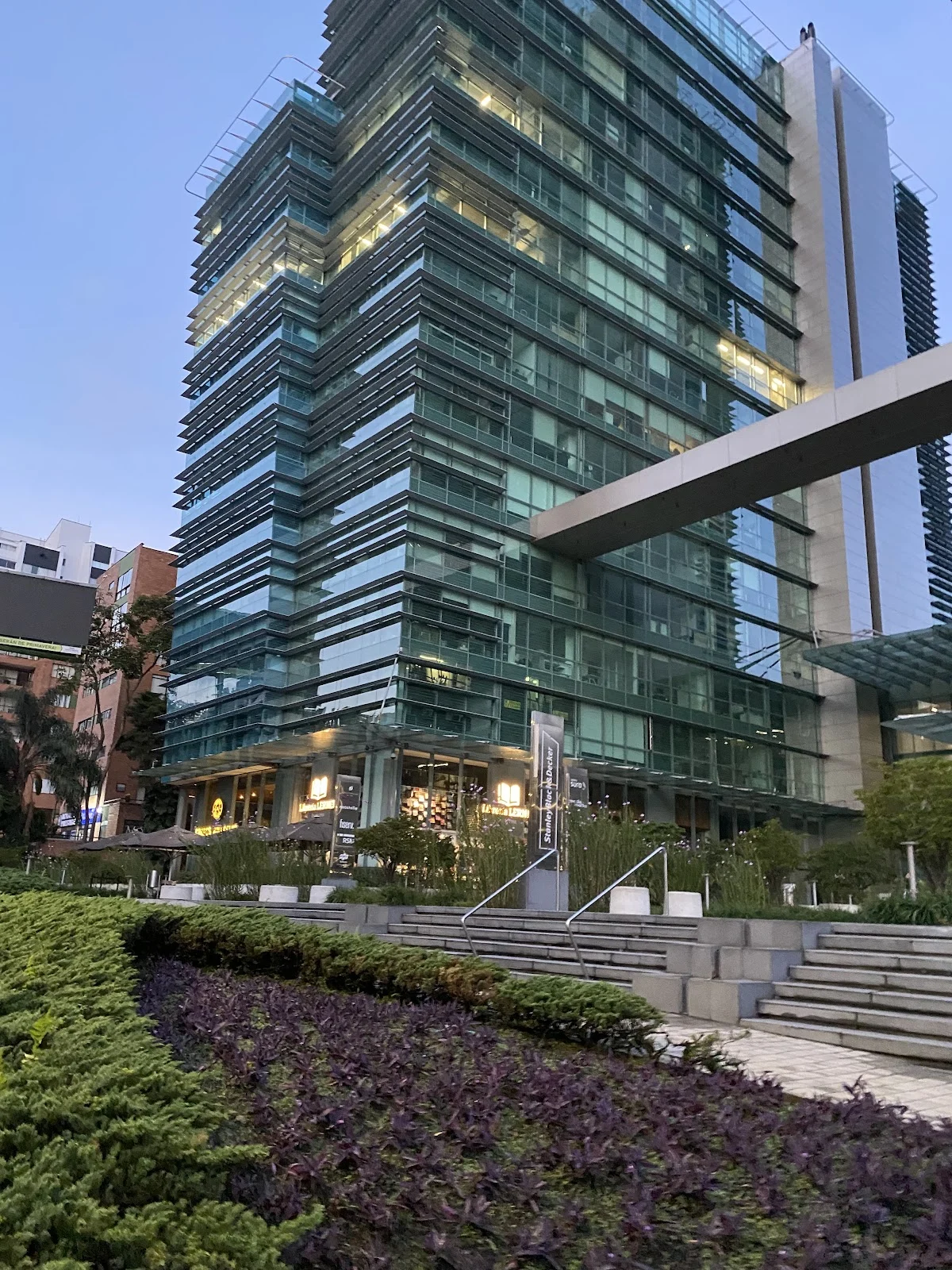 One Plaza Business Center