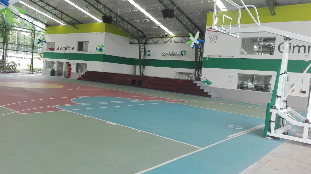 Parque Club Comfenalco Guayabal - Comfenalco Antioquia