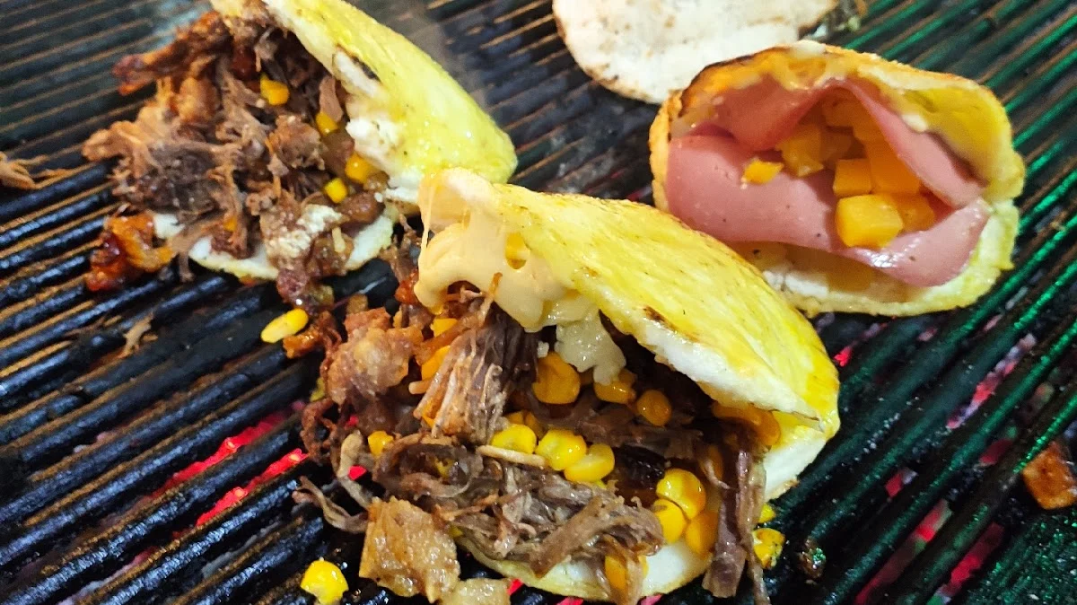 Pipe Sazón - Arepas rellenas al carbón - 2