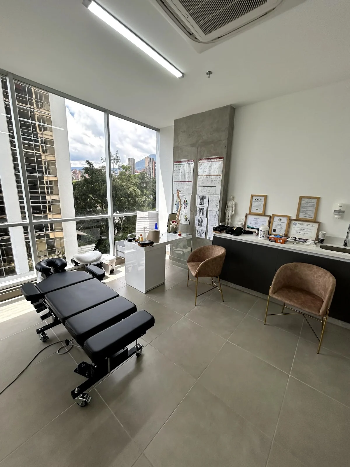 Quiropráctico Medellin | Colombia | Alíneate | Encuentra tu equilibrio